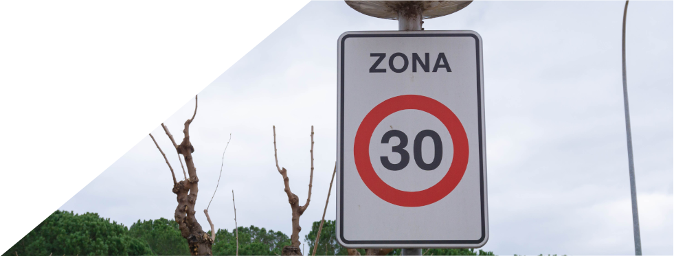 Sinal de trânsito de velocidade numa localidade