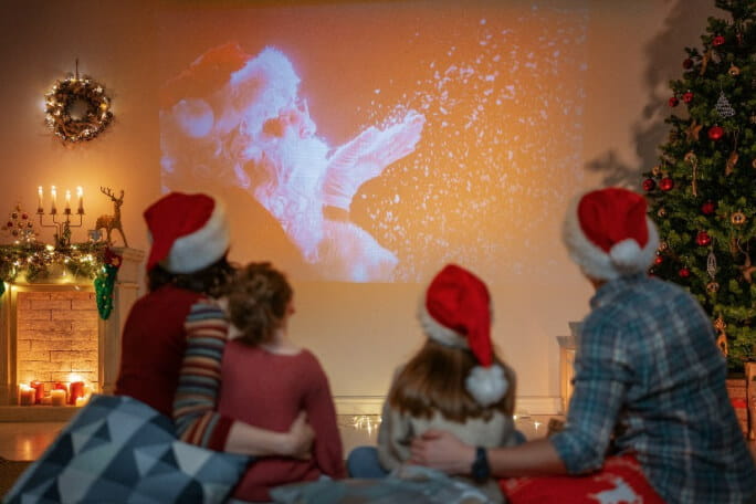 Sessão de cinema em casa durante as férias de Natal