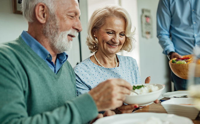 Descubra as vitaminas mais importantes no dia a dia para seniores 
