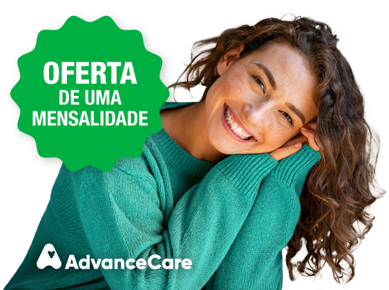 Senhora a sorrir, selo destaque com oferta de uma mensalidade