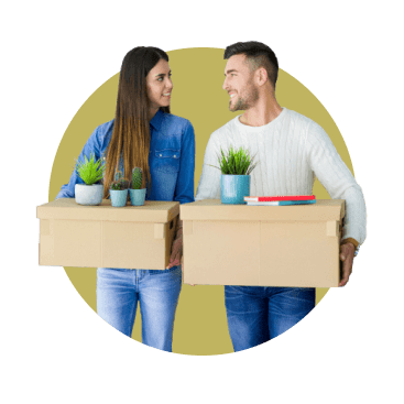 casal com caixas de arrumação na mão