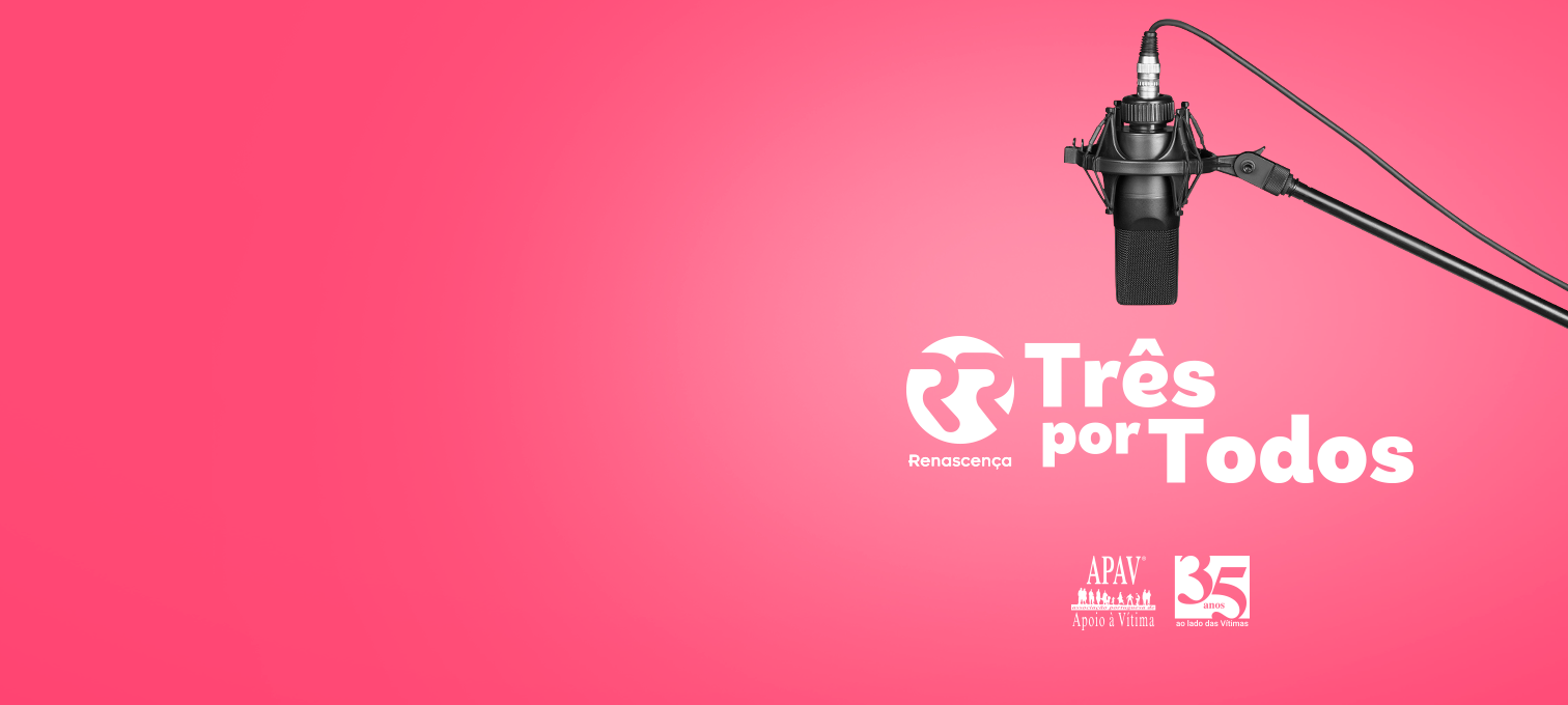 Microfone em fundo rosa