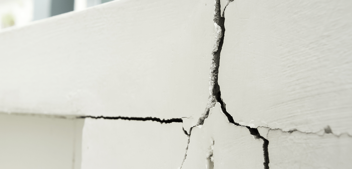 móvel rachado devido a sismo