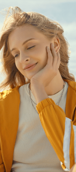 Mulher com ar pensativo